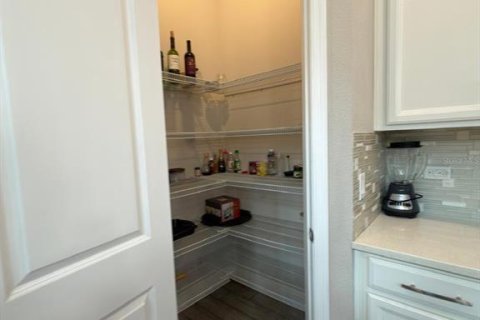 House in Windermere, Florida 3 bedrooms, 231.98 sq.m. № 2225024 - photo 9