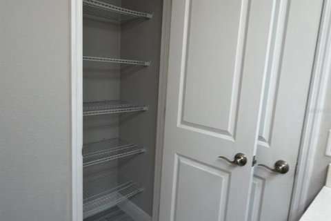 House in Windermere, Florida 3 bedrooms, 231.98 sq.m. № 2225024 - photo 17