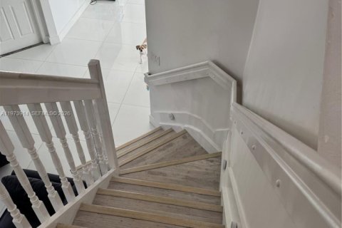 Купить виллу или дом в Пемброк-Пайнс, Флорида 4 спальни, 225.57м2, № 2041149 - фото 26