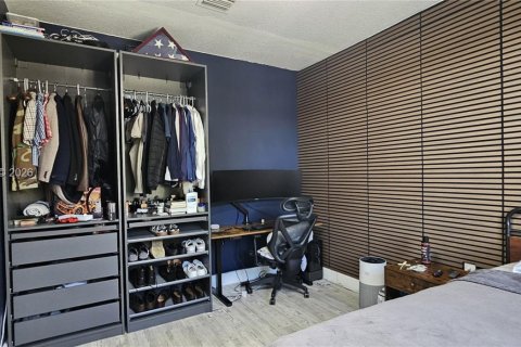 Купить виллу или дом в Пемброк-Пайнс, Флорида 4 спальни, 225.57м2, № 2041149 - фото 22