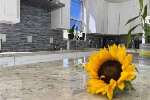 Купить виллу или дом в Пемброк-Пайнс, Флорида 4 спальни, 225.57м2, № 2041149 - фото 9