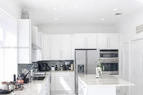 Купить виллу или дом в Пемброк-Пайнс, Флорида 4 спальни, 225.57м2, № 2041149 - фото 12