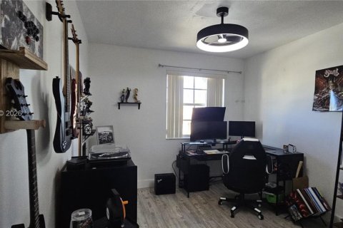 Купить виллу или дом в Пемброк-Пайнс, Флорида 4 спальни, 225.57м2, № 2041149 - фото 24