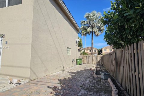 Купить виллу или дом в Пемброк-Пайнс, Флорида 4 спальни, 225.57м2, № 2041149 - фото 27