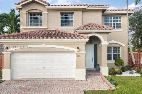 Дом в Пемброк-Пайнс, Флорида 4 спальни, 225.57м2 № 2041149