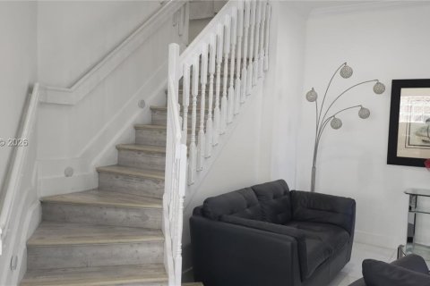 Купить виллу или дом в Пемброк-Пайнс, Флорида 4 спальни, 225.57м2, № 2041149 - фото 16