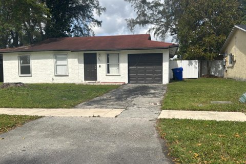 Villa ou maison à vendre à North Lauderdale, Floride: 3 chambres, 92.9 m2 № 2366118 - photo 2