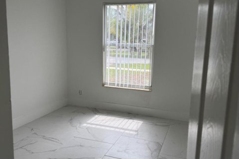Villa ou maison à vendre à North Lauderdale, Floride: 3 chambres, 92.9 m2 № 2366118 - photo 8