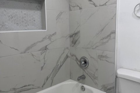 Villa ou maison à vendre à North Lauderdale, Floride: 3 chambres, 92.9 m2 № 2366118 - photo 20