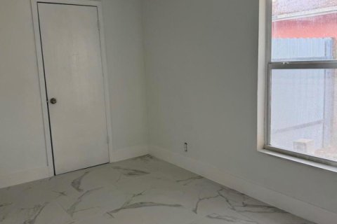 Villa ou maison à vendre à North Lauderdale, Floride: 3 chambres, 92.9 m2 № 2366118 - photo 18