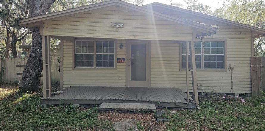 House in Tampa, Florida 3 bedrooms, 162.02 sq.m. № 1824615