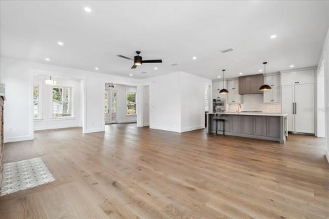 Casa en venta en Saint Petersburg, Florida, 4 dormitorios, 268.21 m2 № 1751415 - foto 13
