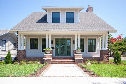 Casa en venta en Saint Petersburg, Florida, 4 dormitorios, 268.21 m2 № 1751415 - foto 1