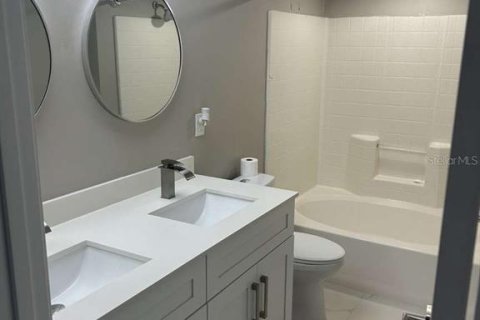Condo in Orlando, Florida, 3 bedrooms  № 1718845 - photo 13