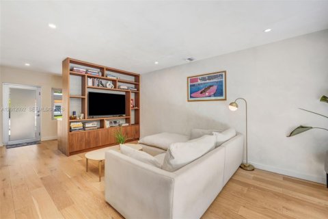 Casa en venta en Miami, Florida, 2 dormitorios, 97.83 m2 № 2078094 - foto 5