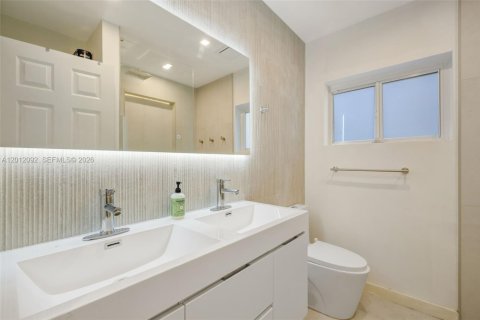 Casa en venta en Miami, Florida, 2 dormitorios, 97.83 m2 № 2078094 - foto 12