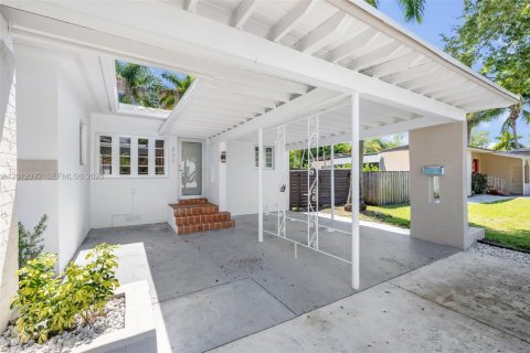 Casa en venta en Miami, Florida, 2 dormitorios, 97.83 m2 № 2078094 - foto 2