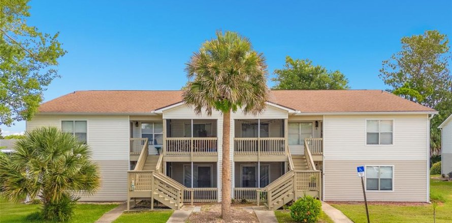 Condo in South Daytona, Florida, 2 bedrooms № 1899392