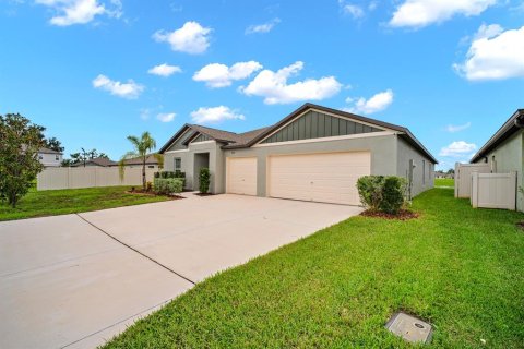House in NORTH PARK ISLE in Plant City, Florida 4 bedrooms, 237.55 sq.m. № 2355945