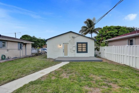 House in Hollywood, Florida 2 bedrooms, 88.26 sq.m. № 1224453 - photo 1
