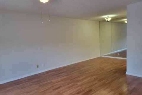 Copropriété à louer à Lauderhill, Floride: 2 chambres, 98.48 m2 № 1091718 - photo 1