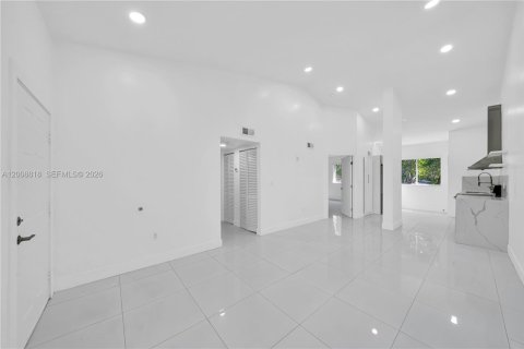 Condo in Miami, Florida, 2 bedrooms № 2146448 - photo 18