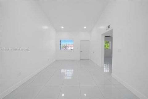 Condo in Miami, Florida, 2 bedrooms № 2146448 - photo 17