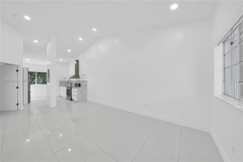 Condo in Miami, Florida, 2 bedrooms № 2146448 - photo 16