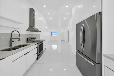 Condo in Miami, Florida, 2 bedrooms № 2146448 - photo 7