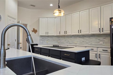 House in Orlando, Florida 4 bedrooms, 342.25 sq.m. № 2429142 - photo 8