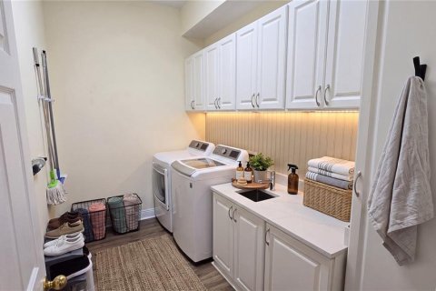 House in Orlando, Florida 4 bedrooms, 342.25 sq.m. № 2429142 - photo 23