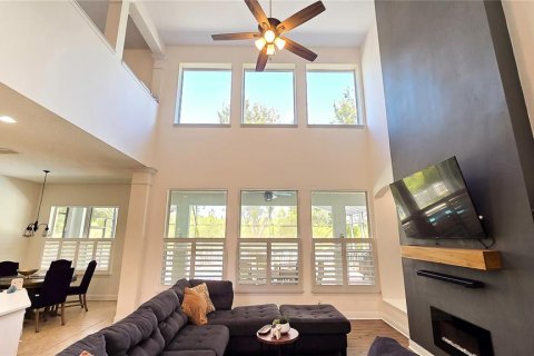 House in Orlando, Florida 4 bedrooms, 342.25 sq.m. № 2429142 - photo 11