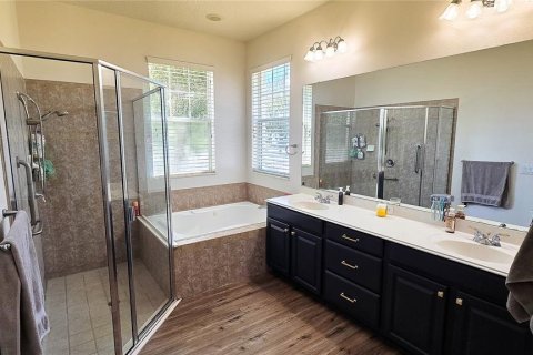 House in Orlando, Florida 4 bedrooms, 342.25 sq.m. № 2429142 - photo 17