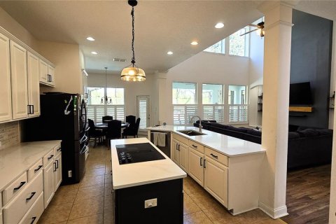 House in Orlando, Florida 4 bedrooms, 342.25 sq.m. № 2429142 - photo 6