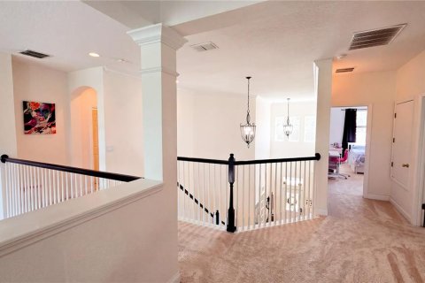 House in Orlando, Florida 4 bedrooms, 342.25 sq.m. № 2429142 - photo 14