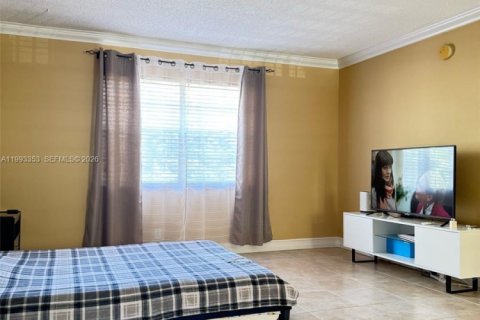 Condominio en alquiler en Hallandale Beach, Florida, 1 dormitorio, 65.5 m2 № 2057179 - foto 5