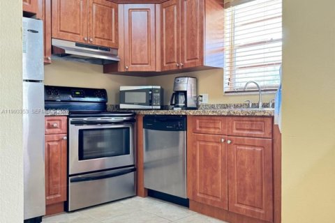 Condominio en Hallandale Beach, Florida, 1 dormitorio  № 2057179