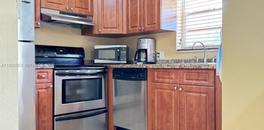 Condominio en Hallandale Beach, Florida, 1 dormitorio  № 2057179