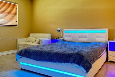 Condominio en alquiler en Hallandale Beach, Florida, 1 dormitorio, 65.5 m2 № 2057179 - foto 9