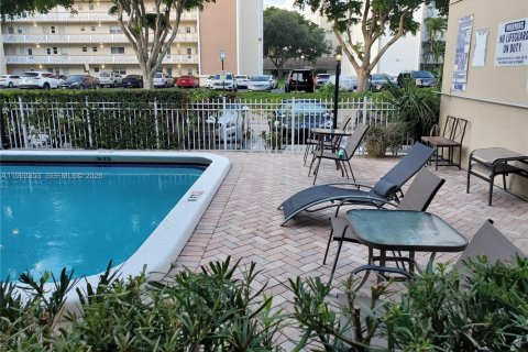 Condominio en alquiler en Hallandale Beach, Florida, 1 dormitorio, 65.5 m2 № 2057179 - foto 17