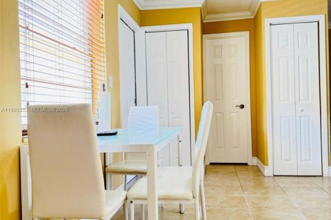 Condominio en alquiler en Hallandale Beach, Florida, 1 dormitorio, 65.5 m2 № 2057179 - foto 3