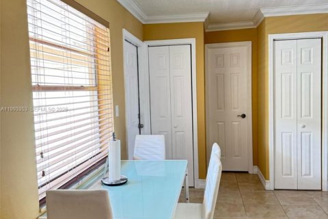 Condominio en alquiler en Hallandale Beach, Florida, 1 dormitorio, 65.5 m2 № 2057179 - foto 4