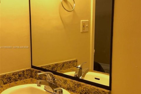 Condominio en alquiler en Hallandale Beach, Florida, 1 dormitorio, 65.5 m2 № 2057179 - foto 12