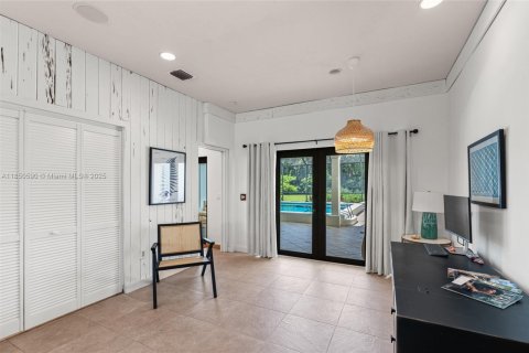 House in Pinecrest, Florida 6 bedrooms, 466.28 sq.m. № 1978381 - photo 26