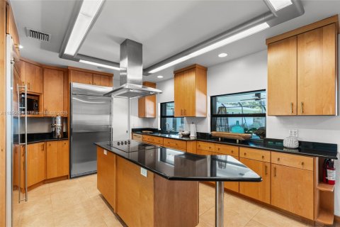 House in Pinecrest, Florida 6 bedrooms, 466.28 sq.m. № 1978381 - photo 23