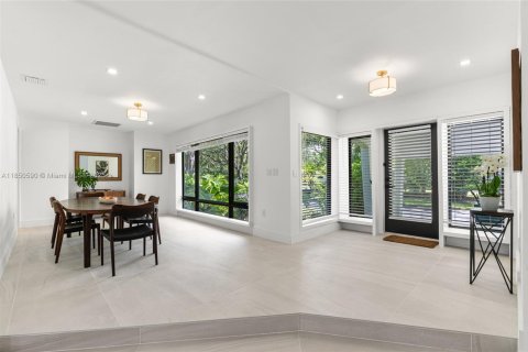 House in Pinecrest, Florida 6 bedrooms, 466.28 sq.m. № 1978381 - photo 14