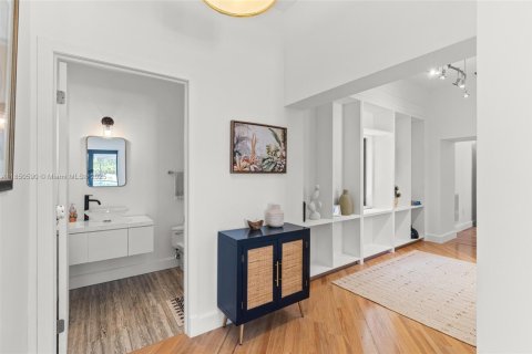 House in Pinecrest, Florida 6 bedrooms, 466.28 sq.m. № 1978381 - photo 29