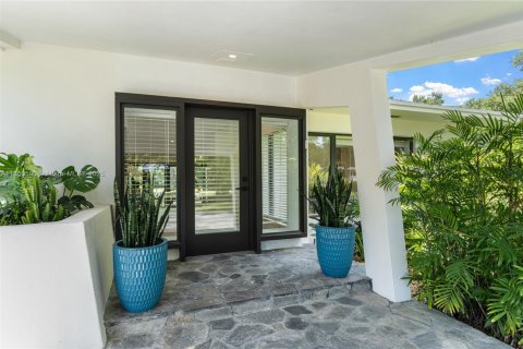 House in Pinecrest, Florida 6 bedrooms, 466.28 sq.m. № 1978381 - photo 3