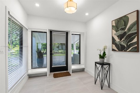 House in Pinecrest, Florida 6 bedrooms, 466.28 sq.m. № 1978381 - photo 6