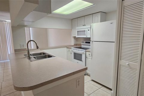 Touwnhouse à louer à Davenport, Floride: 3 chambres, 167.22 m2 № 2436758 - photo 5